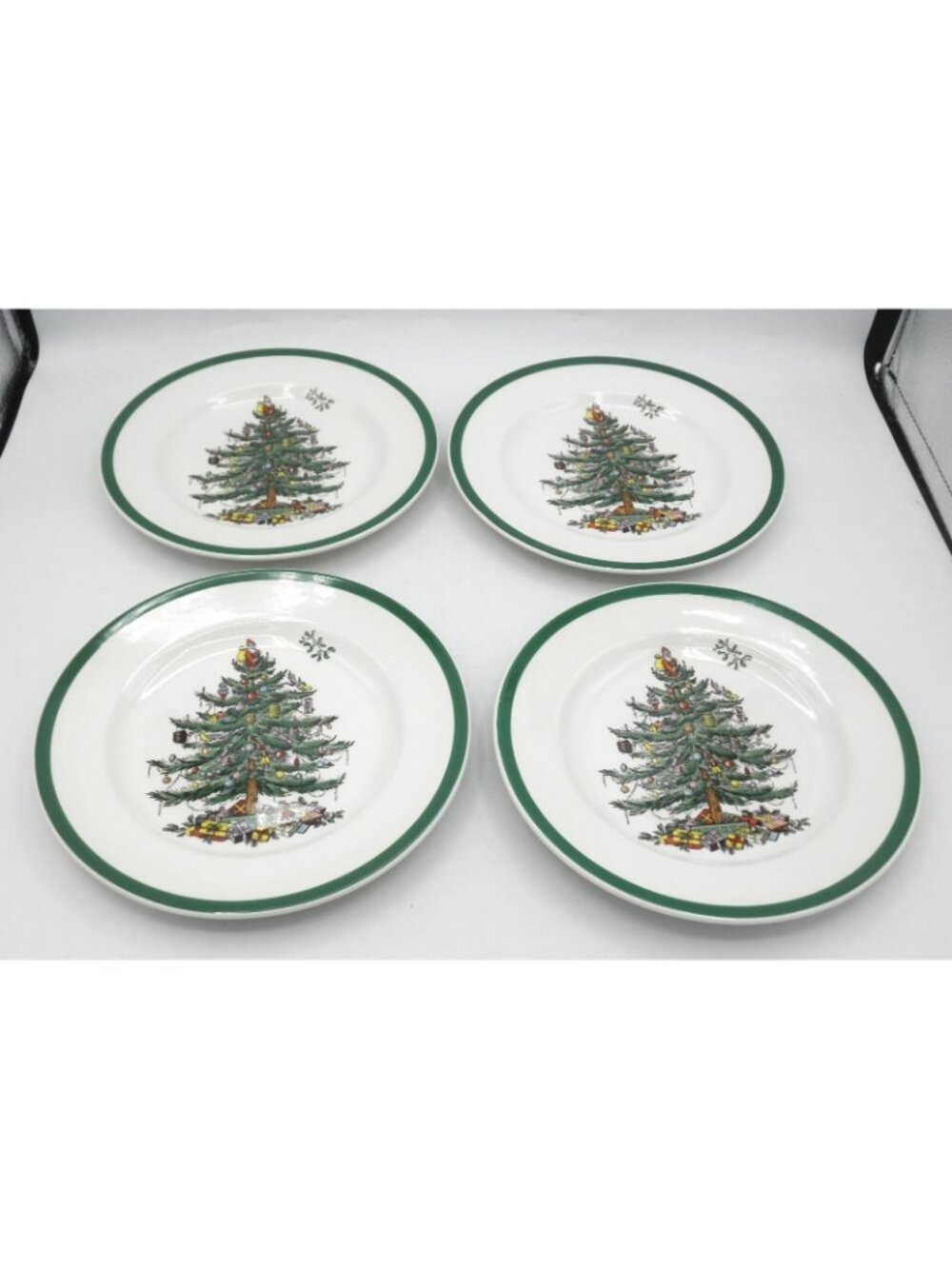 Christmas Tree by Spode 7-3/4 Inch Salad Plates Set of 4 Pattern: SP CHT England - Picture 6 of 6